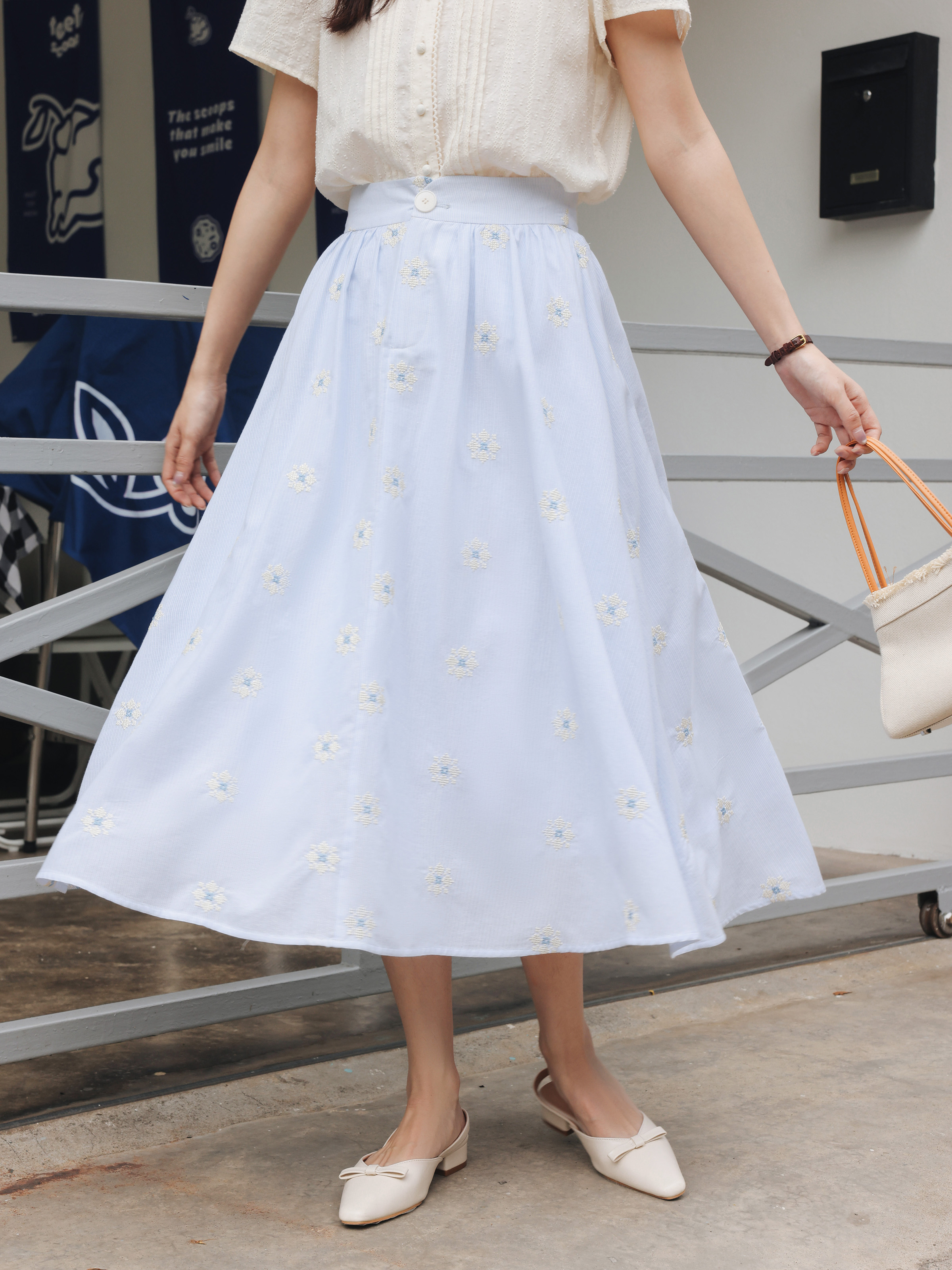 Vintage White Shirt Floral Emb - Midi Skirt Floral ulasan dan harga